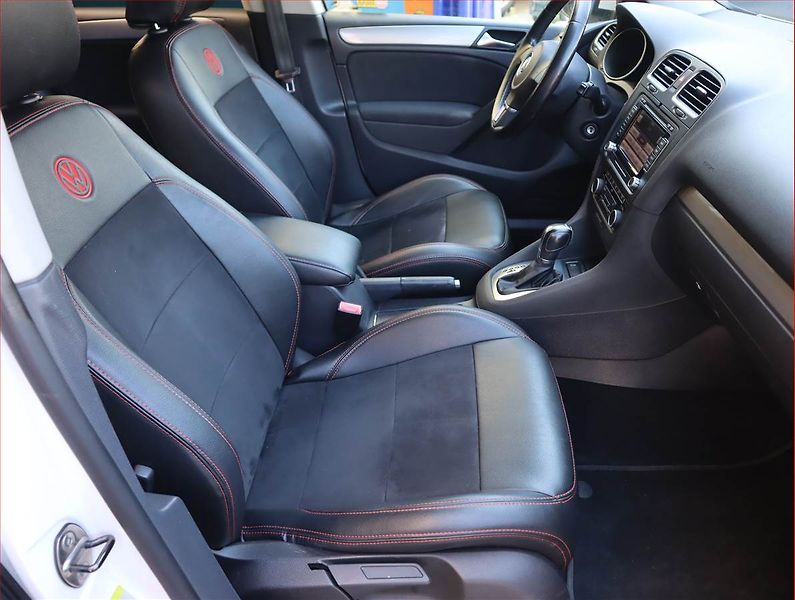 Volkswagen Golf (2011) 1.6 TDI, Automat, Navi - fotka 9 z 16