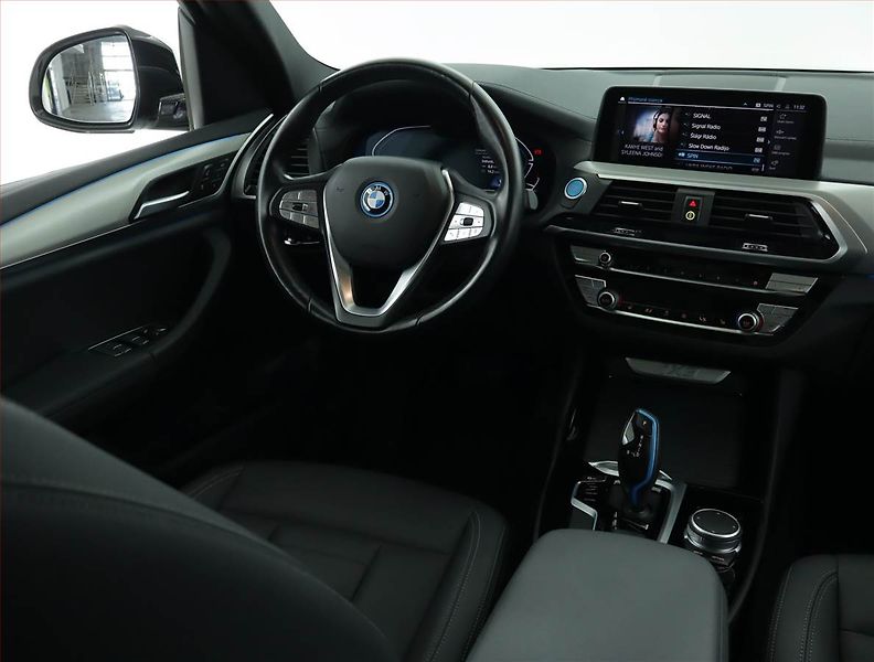 BMW iX3 (2022) 80 kWh, SoH 97% - fotka 7 z 22