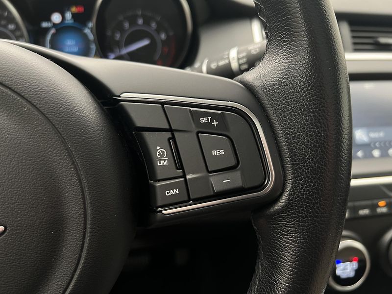 Jaguar E-Pace P250 AWD AUT - fotka 24 z 44