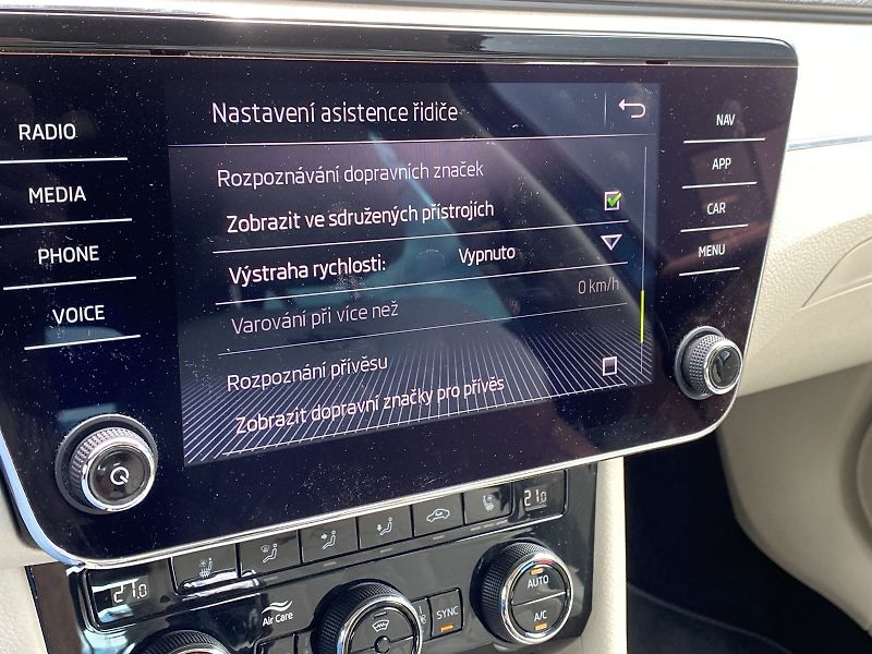 Škoda Superb (2020) 2.0 TSI DSG L&K - fotka 21 z 38