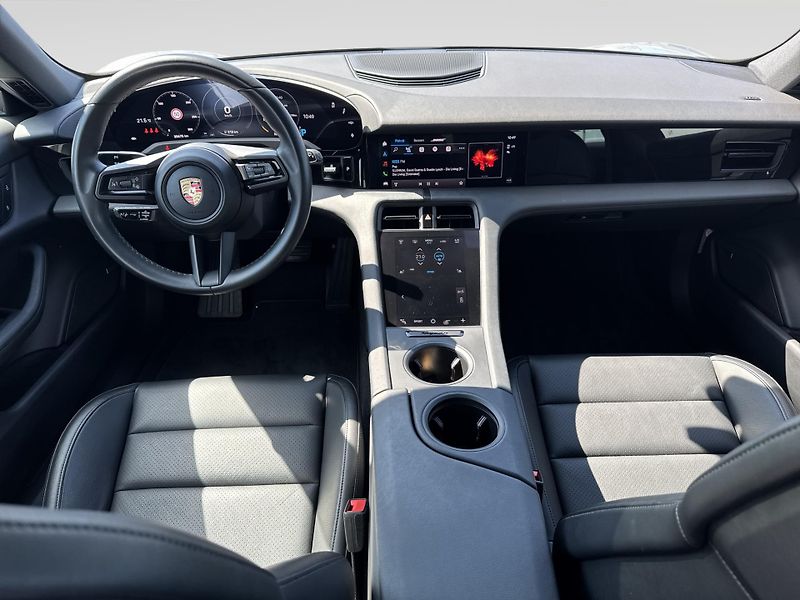 Porsche Taycan Sport Turismo - fotka 20 z 30