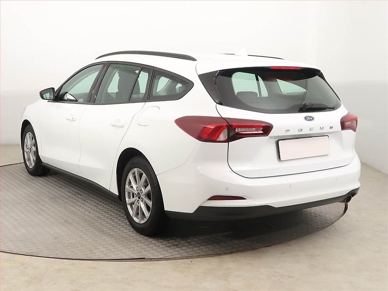 Ford Focus (2022) 1.0 EcoBoost, Tempomat - fotka 4 z 18