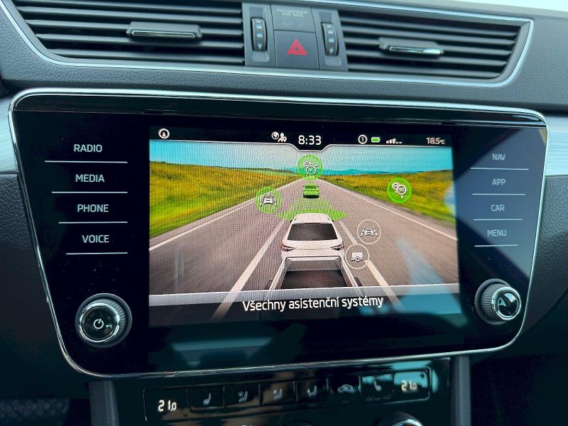 Škoda Superb (2023) 2.0 TDI 110kW DSG Business - fotka 17 z 35