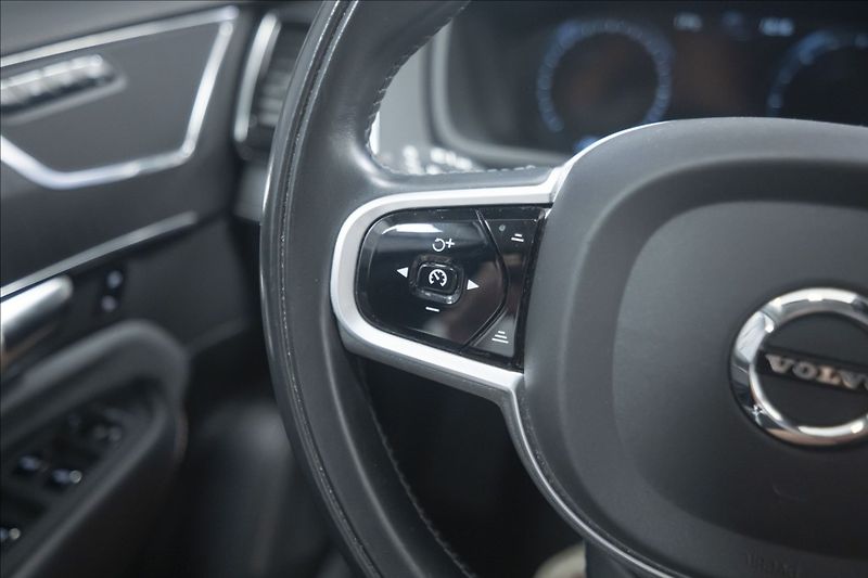 Volvo XC90 2,0 B5 AWD INSCRIPTION 7 MÍST - fotka 20 z 47
