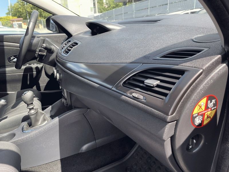 Renault Mégane (2015) 1.6,16V, 81kW, Life,1.Maj - fotka 30 z 30