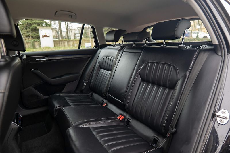 Škoda Superb TDI 110 kW Kůže Matrix Canton - fotka 17 z 38