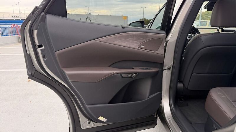 Lexus RX 450h plus 450H+ 2,5 PHEV LUXURY PANORAMI - fotka 24 z 31