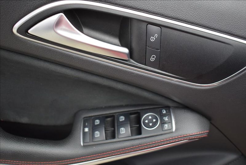 Mercedes-Benz Třídy A 2,0 i, 250 SPORT,aut,navi, - fotka 16 z 28