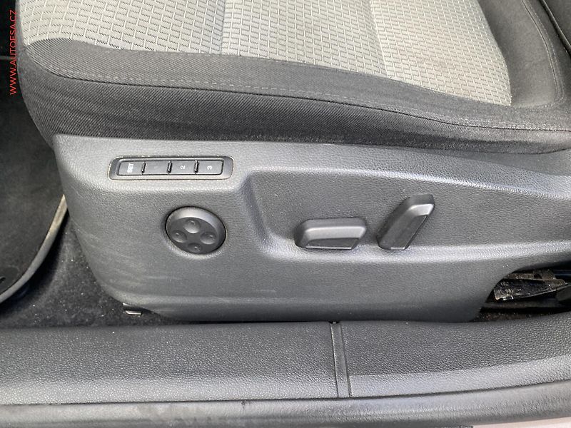 Škoda Superb (2010) 2.0 TDI, DSG, xenon, AC - fotka 14 z 16