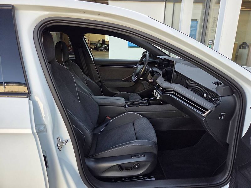 Škoda Superb (2026) 2.0 TDI Sportline - fotka 48 z 49