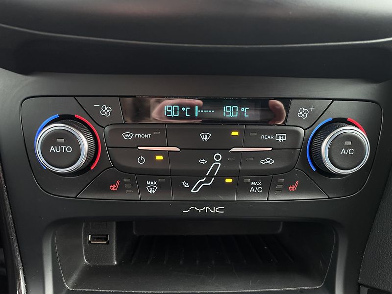 Ford Focus 1.5 EB 150k MAN6  - fotka 20 z 24