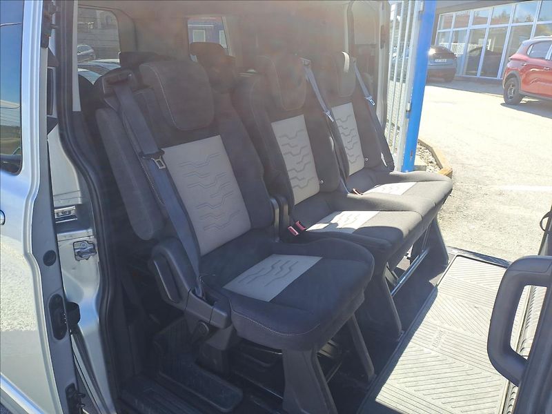 Ford Tourneo Custom 2,0 TDCI 9 MÍST - fotka 9 z 21