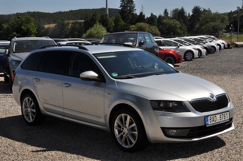 Škoda Octavia III 2.0TDi 110kW KOMBI Automat - fotka 2 z 23