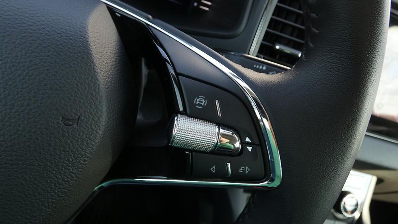 Škoda Karoq 1,5 TSI Style - fotka 12 z 22
