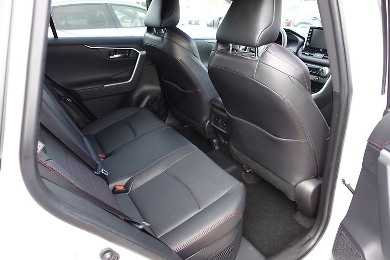 Toyota RAV4 2,5 PHEV Plug-in Selection VIP - fotka 15 z 38