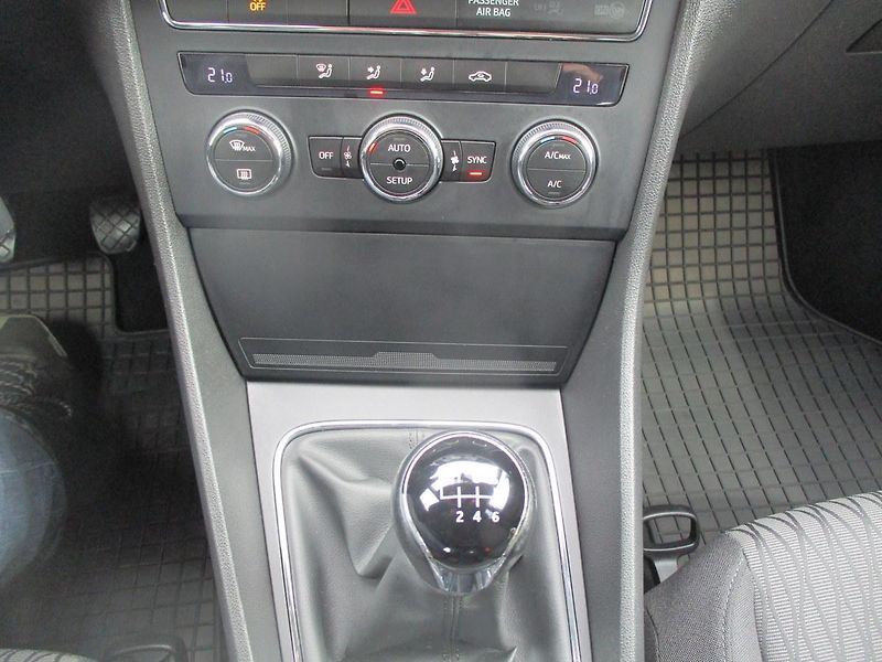 Seat Leon 1,2TSi 77kW STYLE FULL LED - fotka 22 z 48