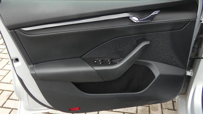 Škoda Octavia 2,0 TDI Ambition - fotka 8 z 22