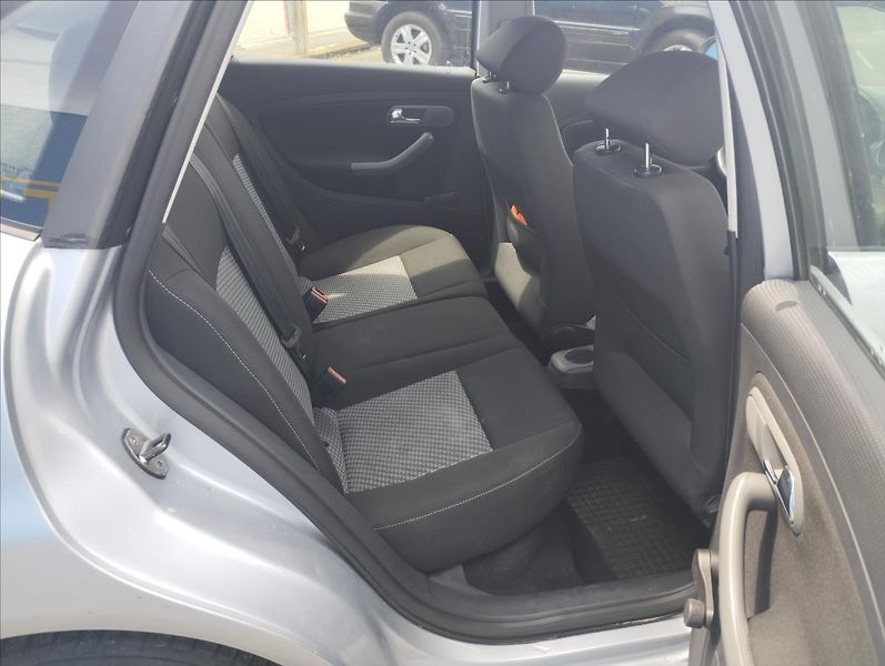 Seat Cordoba 1,4 63KW - fotka 9 z 15