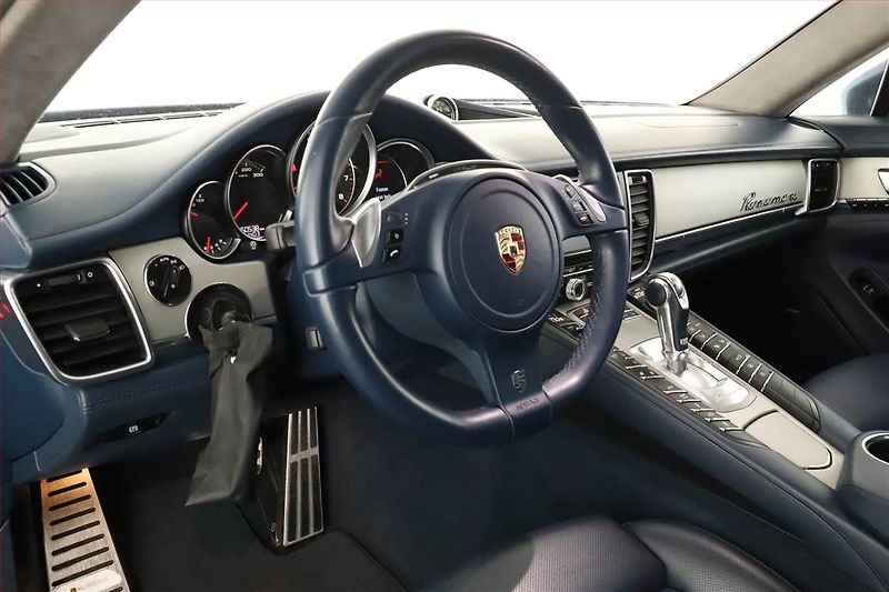 Porsche Panamera (2011) V6 - fotka 14 z 19