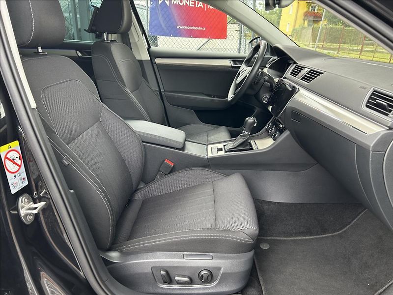 Škoda Superb 2,0 TDi DPH  360° Travel Asist - fotka 32 z 50