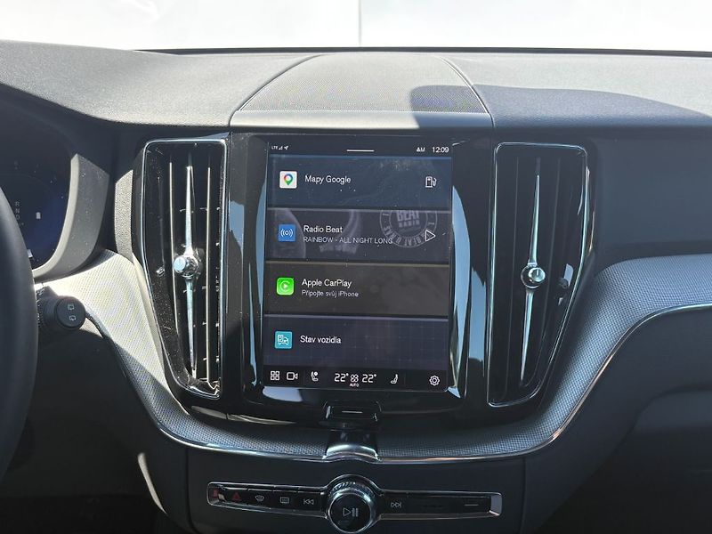 Volvo XC60 Plus Dark B5 AWD 184kW - fotka 12 z 26