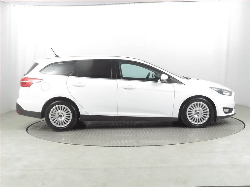 Ford Focus (2018) 2.0 EcoBlue, Automat - fotka 6 z 20