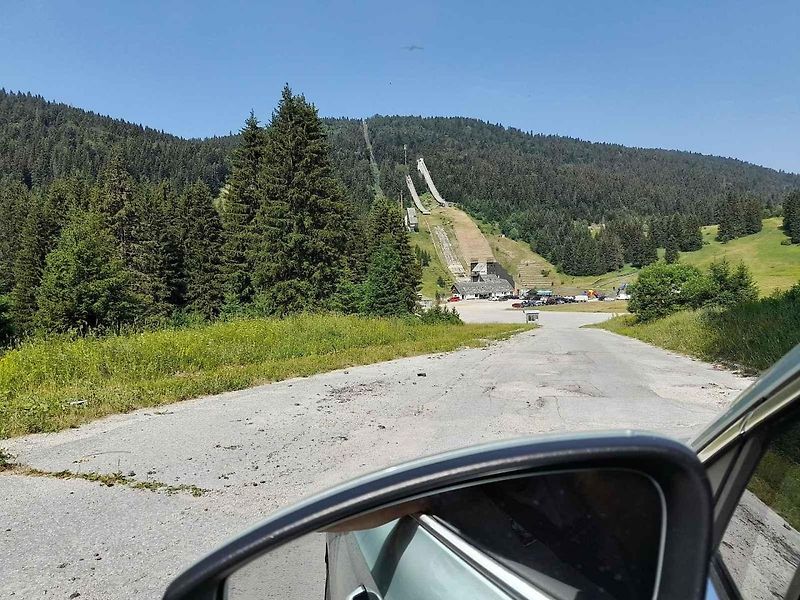 Roadtrip na Balkán: Škoda Enyaq dojela až pod skokanské můstky v Bosně a Hercegovině. A nejen tam