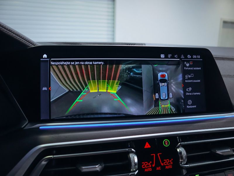 BMW X7 xDrive40i - fotka 18 z 32