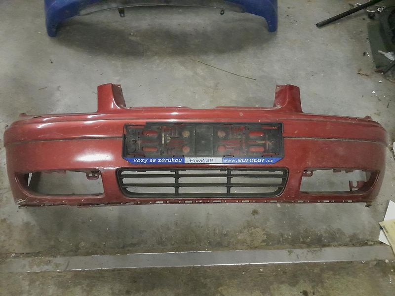 Volkswagen Bora přední nárazník  - fotka 1 z 5