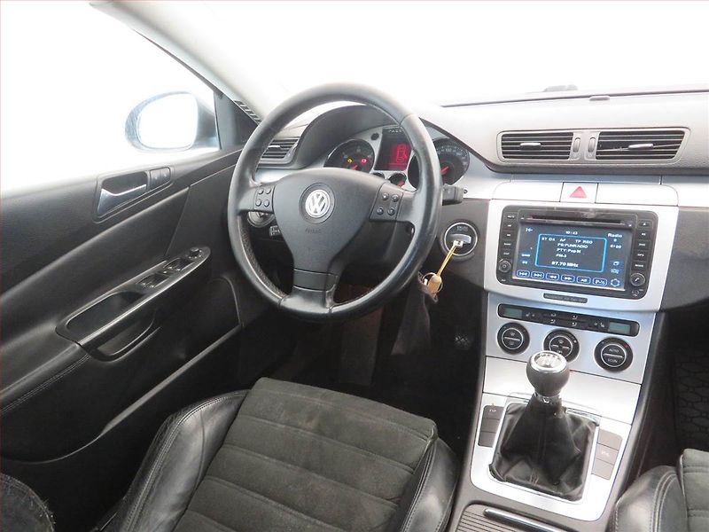 Volkswagen Passat (2006) Highline 2.0 TDI, Xenony - fotka 7 z 15
