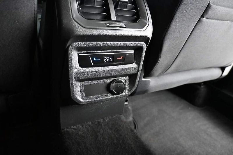 Volkswagen Tiguan (2023) 2.0 Matrix LED Tažné Kamera AC - fotka 28 z 38