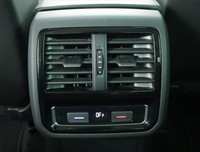 Volkswagen Passat (2021) Elegance 2.0 TDI - fotka 17 z 22