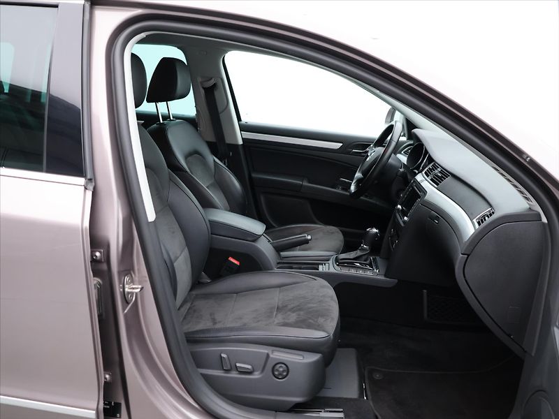 Škoda Superb 2,0 TDI 103kW DSG Elegance - fotka 13 z 31
