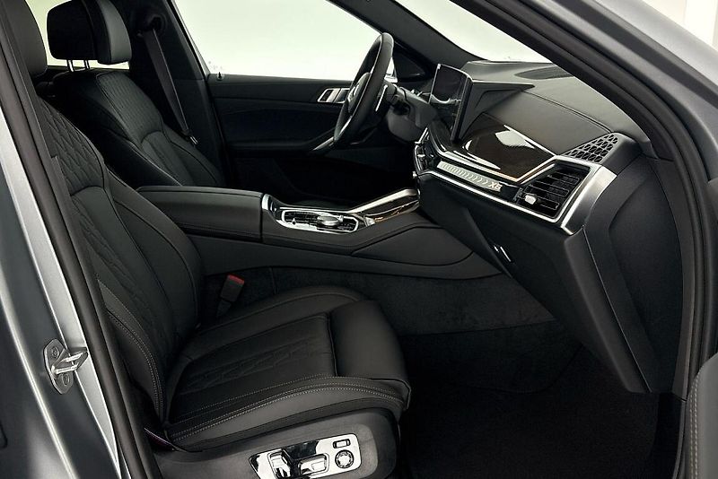 BMW X6 xDrive40d - fotka 13 z 25