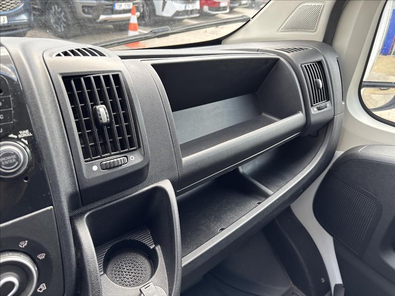 Peugeot Boxer 2,2 BlueHDI 121kW L4 - fotka 28 z 31