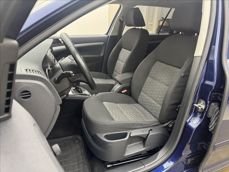 Škoda Octavia 2,0 103kW DPH 2X SADY KOL ČR - fotka 20 z 25