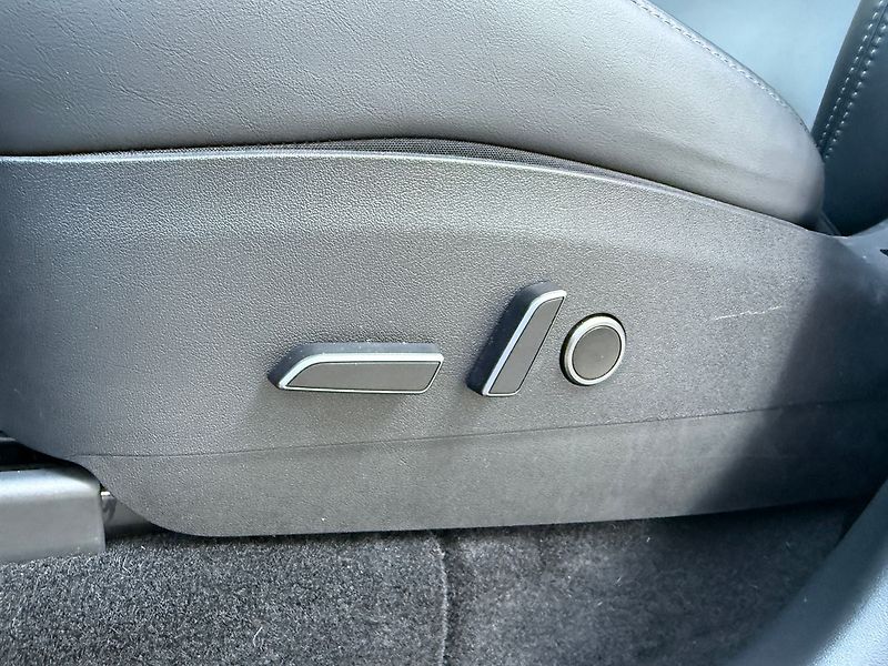 Tesla Model Y Standrart Range LFP Tažné - fotka 14 z 43