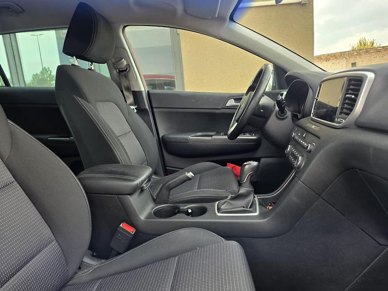 Kia Sportage (2020) 1.6-1.MAJITEL-NÍZKÉ KM-ZÁRUKA - fotka 12 z 14