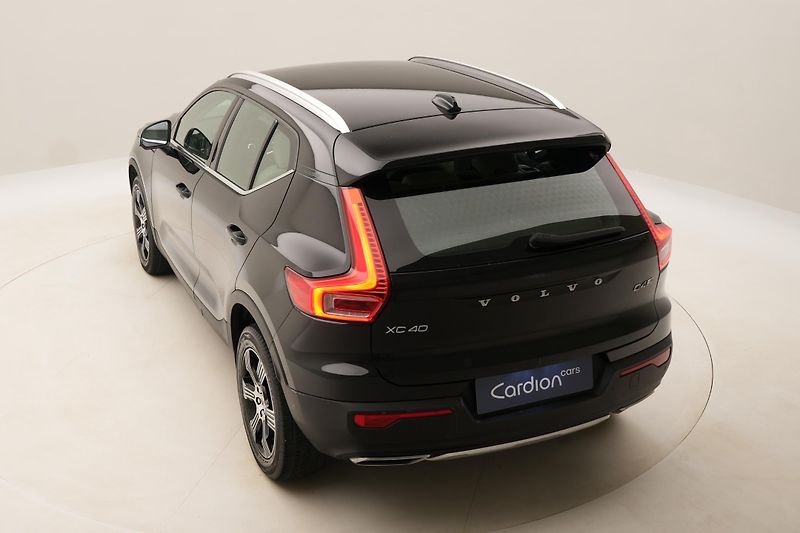 Volvo XC40 D4 AWD INSCRIPTION REZERVACE - fotka 17 z 44