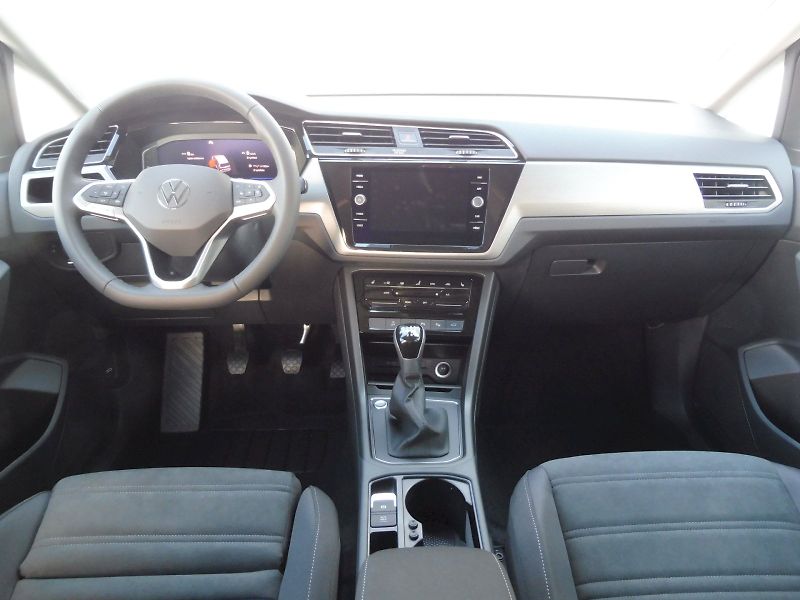 Volkswagen Touran (2026) People 1,5 TSI 110kW - fotka 5 z 26