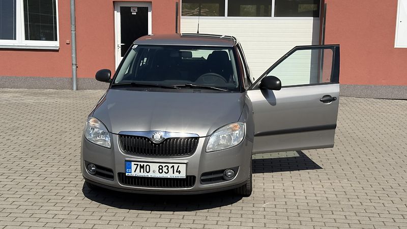 Škoda Fabia (2010) 1.4*16V*63kW*KLIMA*SERVIS* - fotka 15 z 16