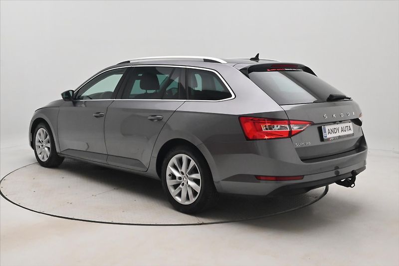 Škoda Superb 2,0 TDI 110 kW DSG TAŽNÉ NAVI - fotka 7 z 31