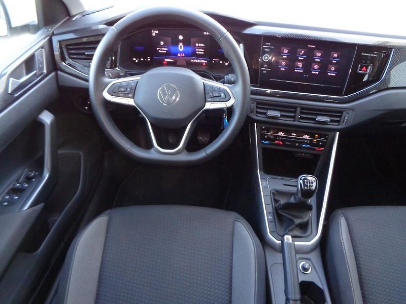 Volkswagen Polo 1.0 TSI LIFE - fotka 5 z 27