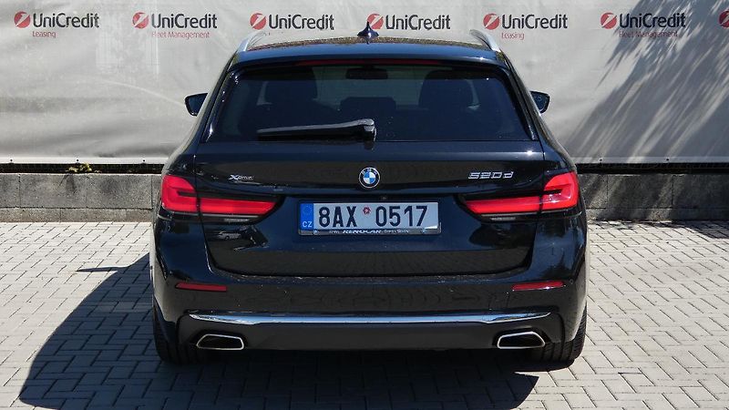 BMW Řada 5 Touring 520d xDrive - fotka 4 z 25