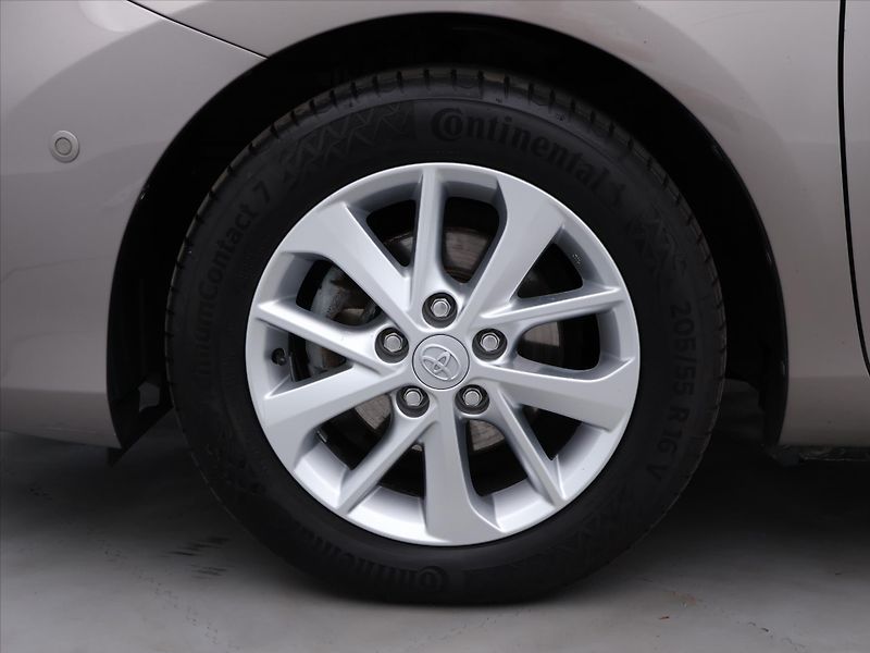 Toyota Auris 1,6 97kW CZ Style Valvematic - fotka 24 z 31