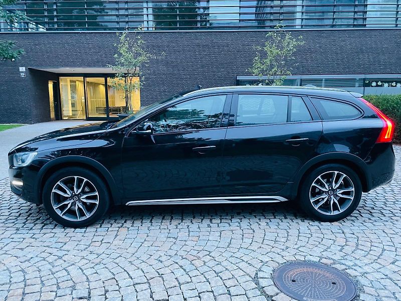 Volvo V60 2.4D4 5V AUTOMAT KAMERA TAŽNÉ - fotka 17 z 50