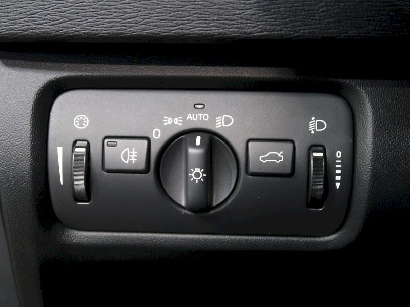 Volvo V40 (2016) 2.0D 88KW - fotka 19 z 26