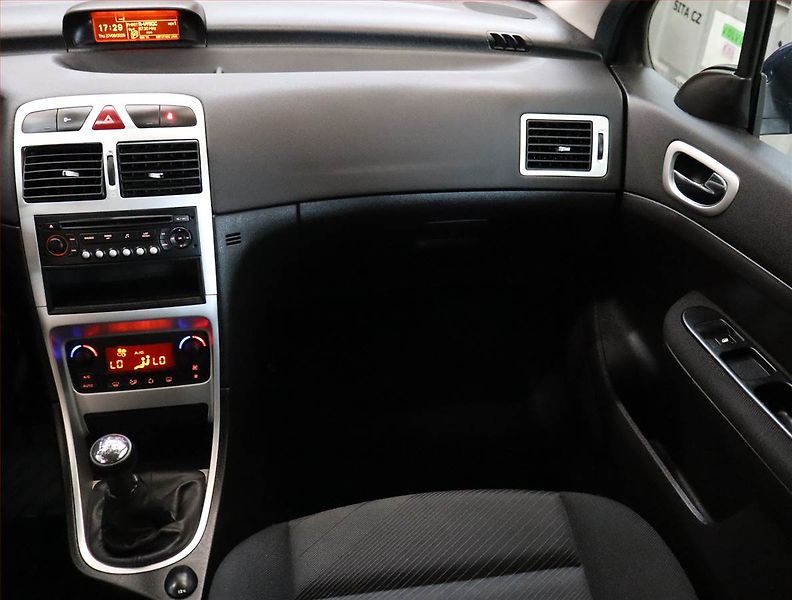Peugeot 307 (2006) 1.6 16V, nová STK, Tažné - fotka 8 z 19
