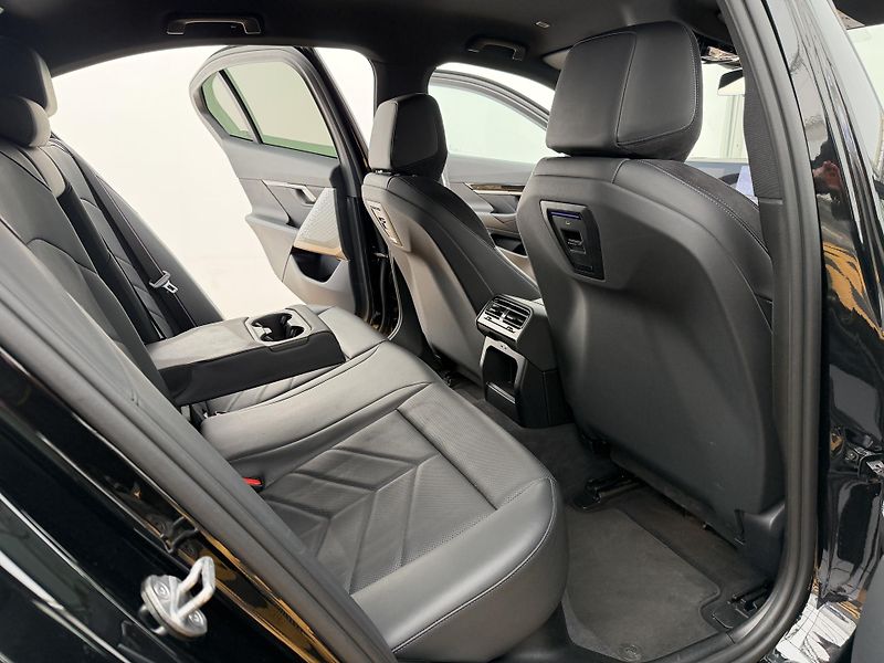 BMW Řada 5 520d*145kw*4x4*DPH*M-Paket* - fotka 18 z 49