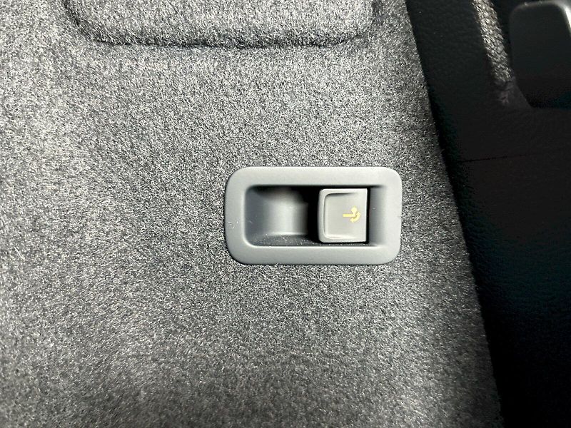 Škoda Karoq (2025) DSG 2.0TDI 110kW 4x4 SportLine - fotka 34 z 36